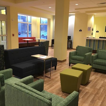 Days Inn & Suites By Wyndham Kearney Ne Buitenkant foto
