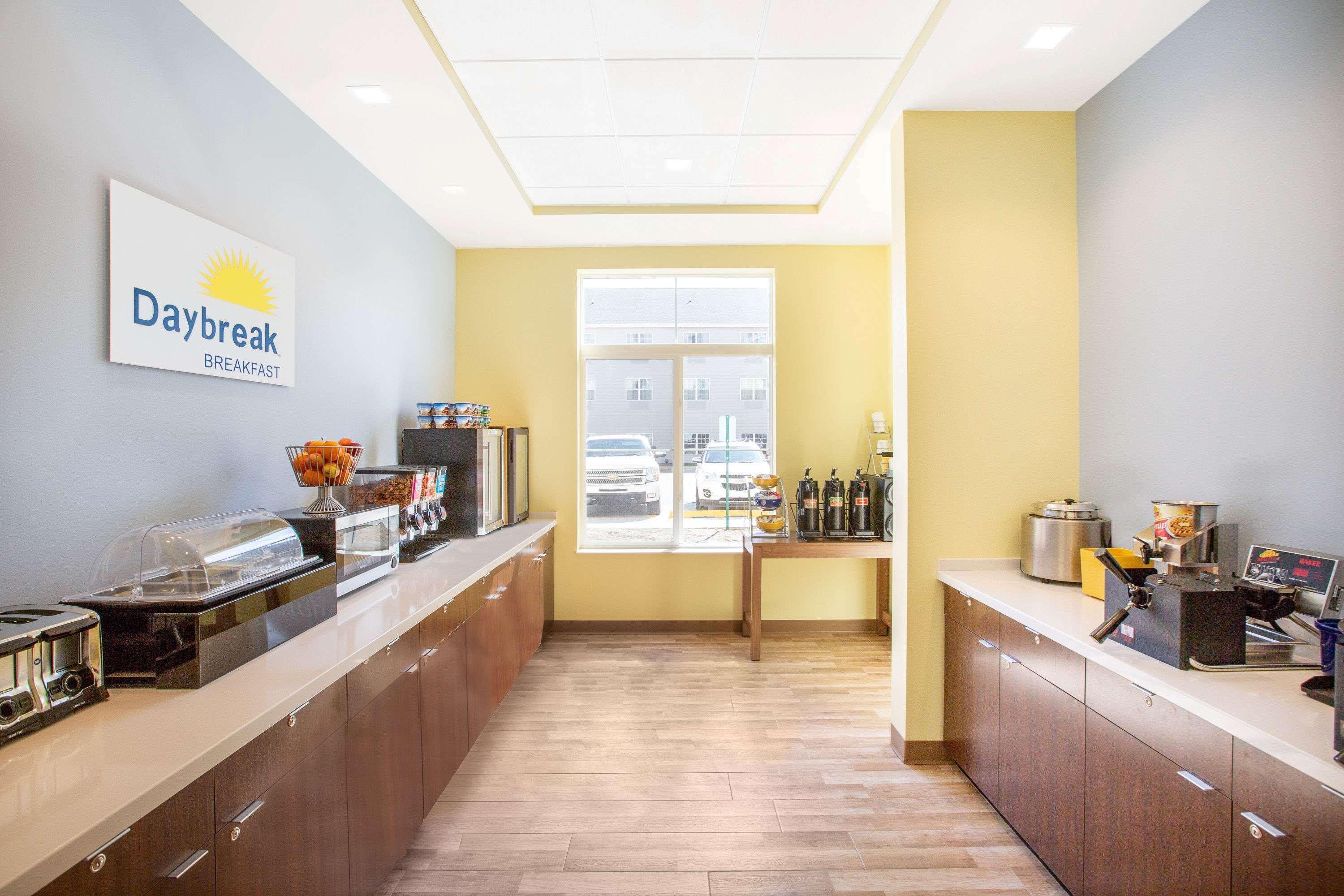 Days Inn & Suites By Wyndham Kearney Ne Buitenkant foto