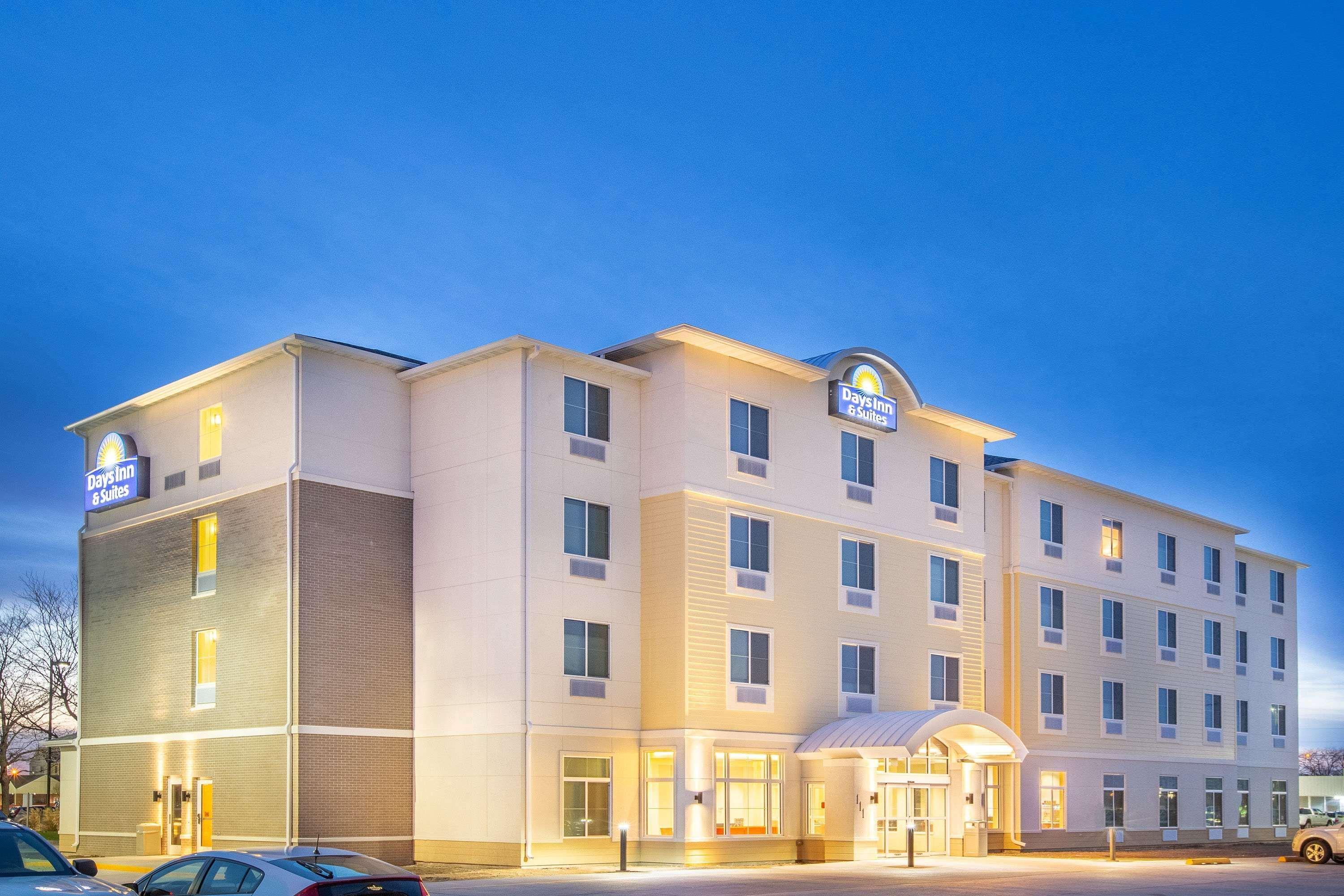 Days Inn & Suites By Wyndham Kearney Ne Buitenkant foto