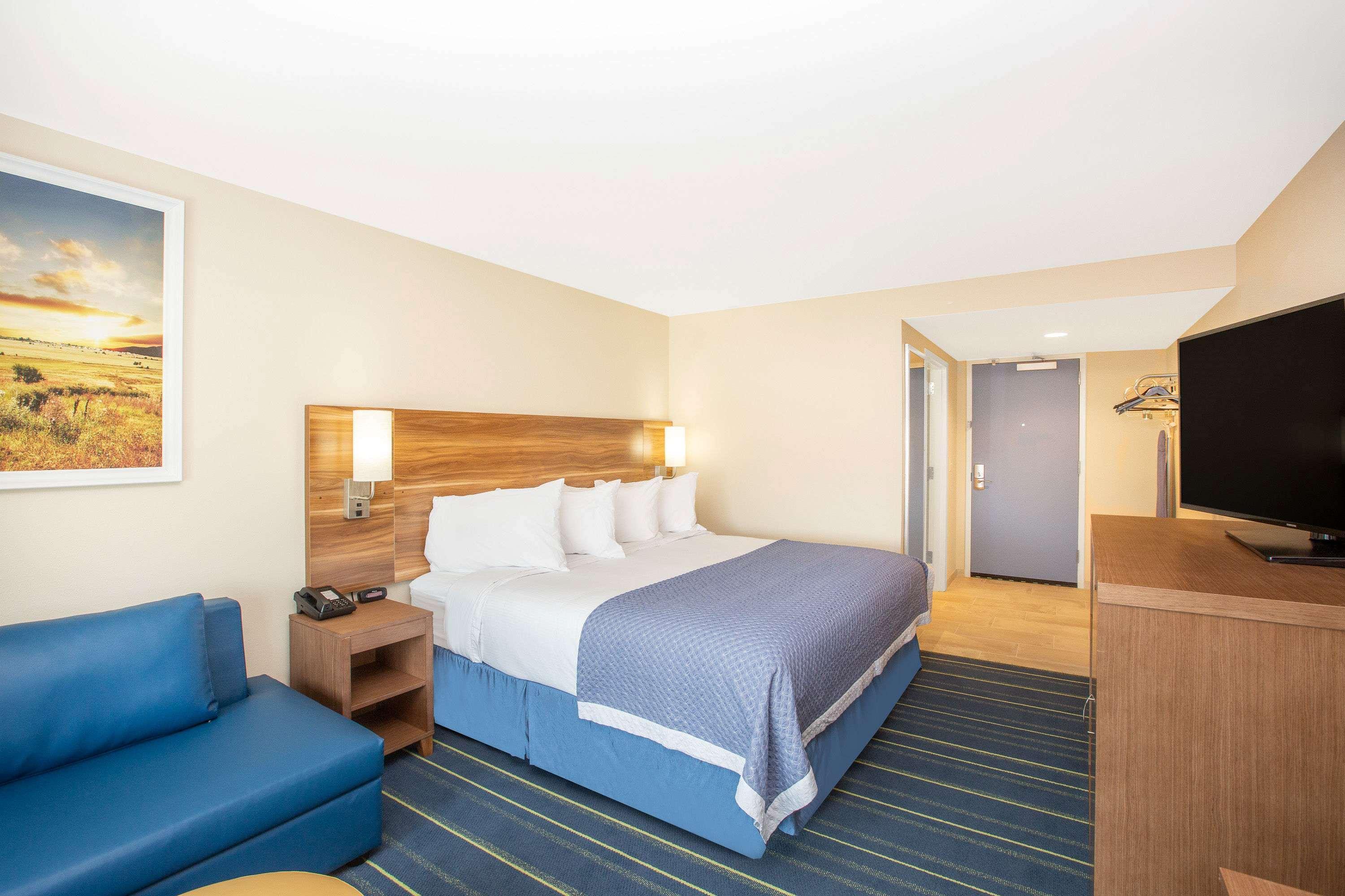 Days Inn & Suites By Wyndham Kearney Ne Buitenkant foto