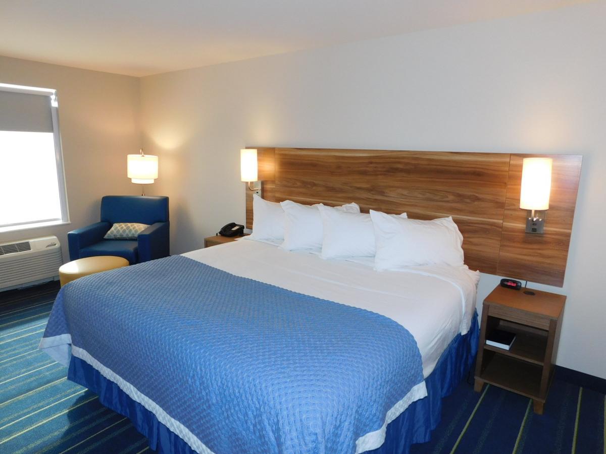 Days Inn & Suites By Wyndham Kearney Ne Buitenkant foto